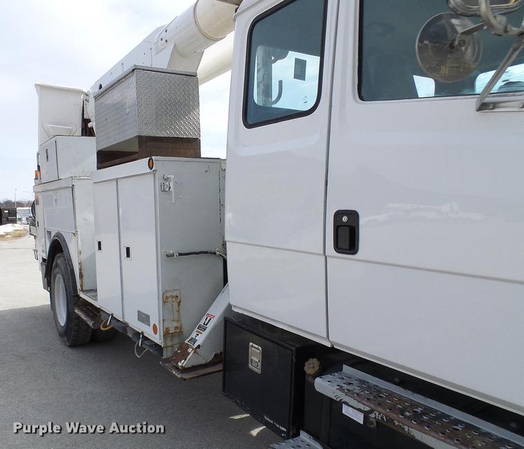 image for item DF7101 2003 Freightliner Business Class M2 bucket truck