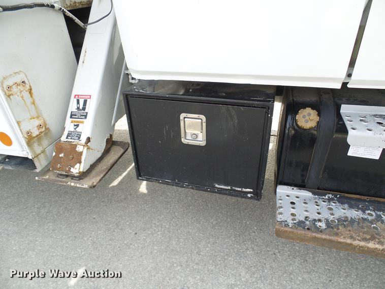 image for item DF7101 2003 Freightliner Business Class M2 bucket truck