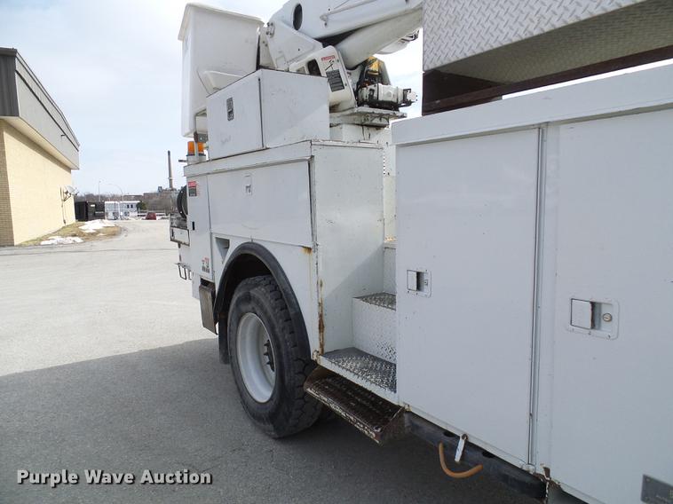 image for item DF7101 2003 Freightliner Business Class M2 bucket truck