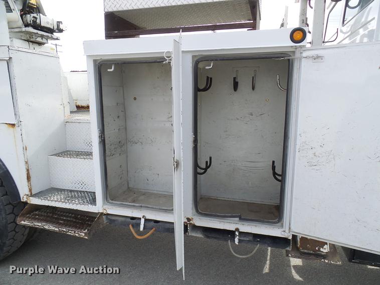 image for item DF7101 2003 Freightliner Business Class M2 bucket truck