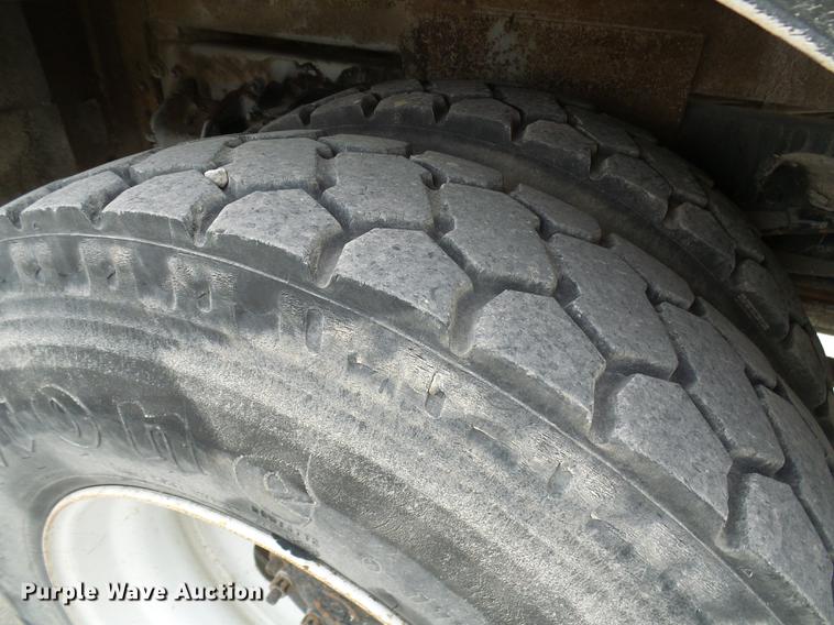 image for item DF7101 2003 Freightliner Business Class M2 bucket truck