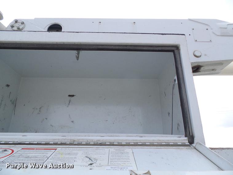 image for item DF7101 2003 Freightliner Business Class M2 bucket truck