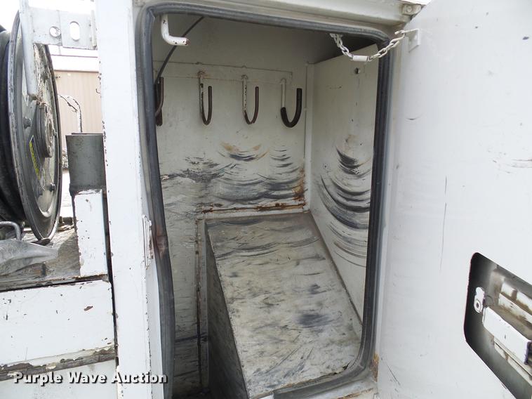 image for item DF7101 2003 Freightliner Business Class M2 bucket truck