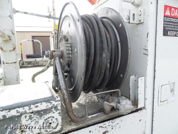 image for item DF7101 2003 Freightliner Business Class M2 bucket truck