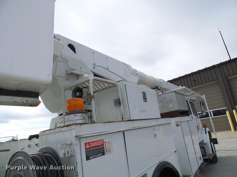 image for item DF7101 2003 Freightliner Business Class M2 bucket truck