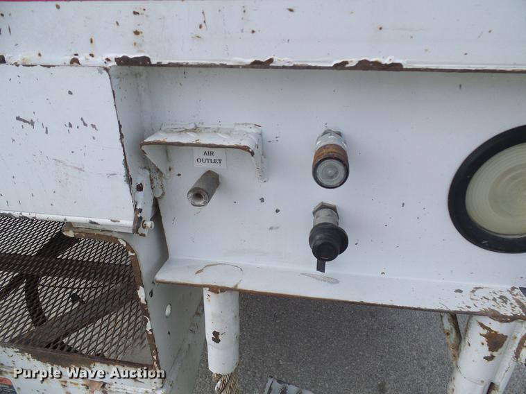 image for item DF7101 2003 Freightliner Business Class M2 bucket truck