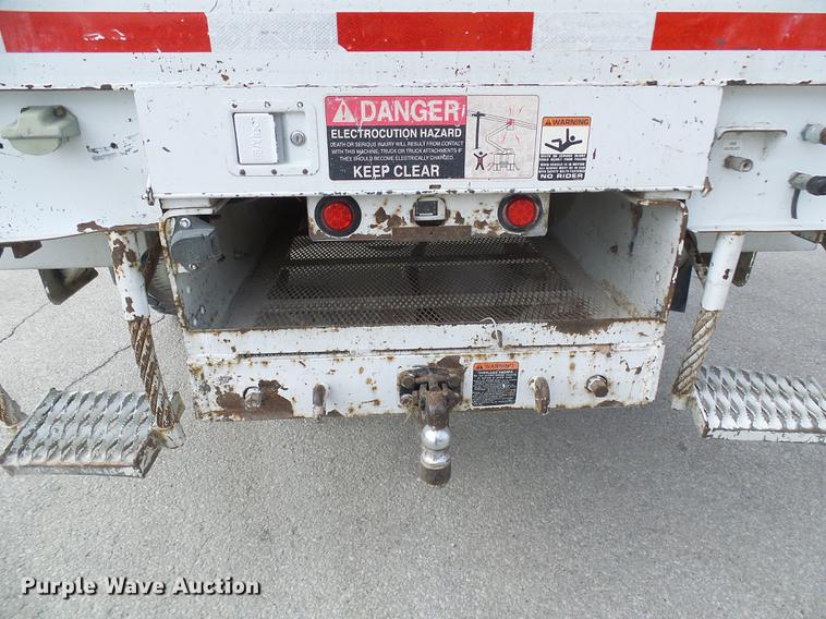 image for item DF7101 2003 Freightliner Business Class M2 bucket truck