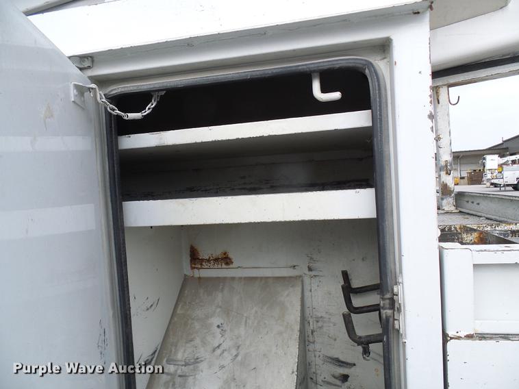 image for item DF7101 2003 Freightliner Business Class M2 bucket truck