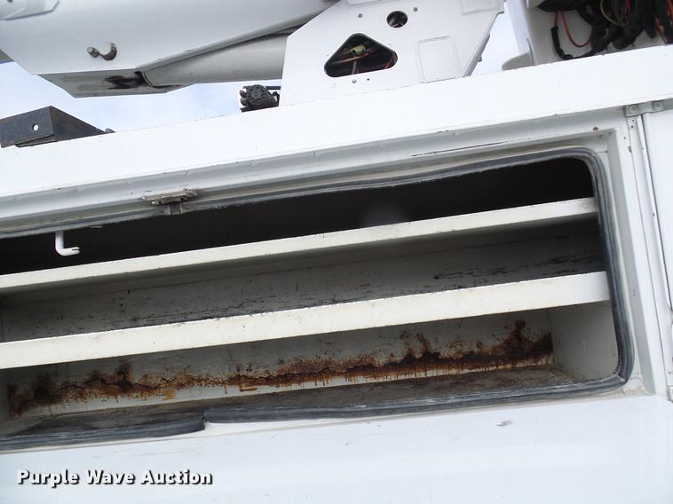 image for item DF7101 2003 Freightliner Business Class M2 bucket truck