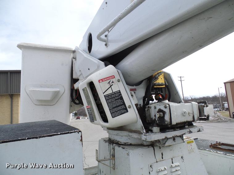 image for item DF7101 2003 Freightliner Business Class M2 bucket truck