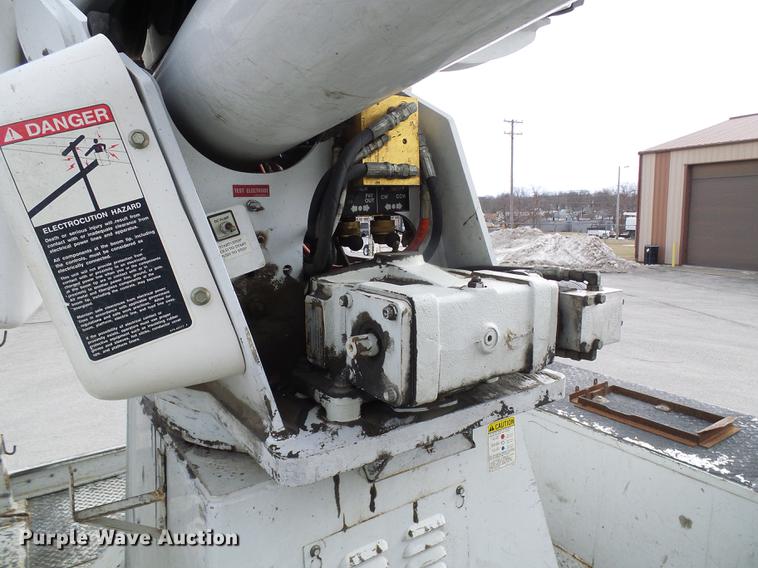 image for item DF7101 2003 Freightliner Business Class M2 bucket truck