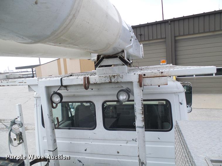 image for item DF7101 2003 Freightliner Business Class M2 bucket truck