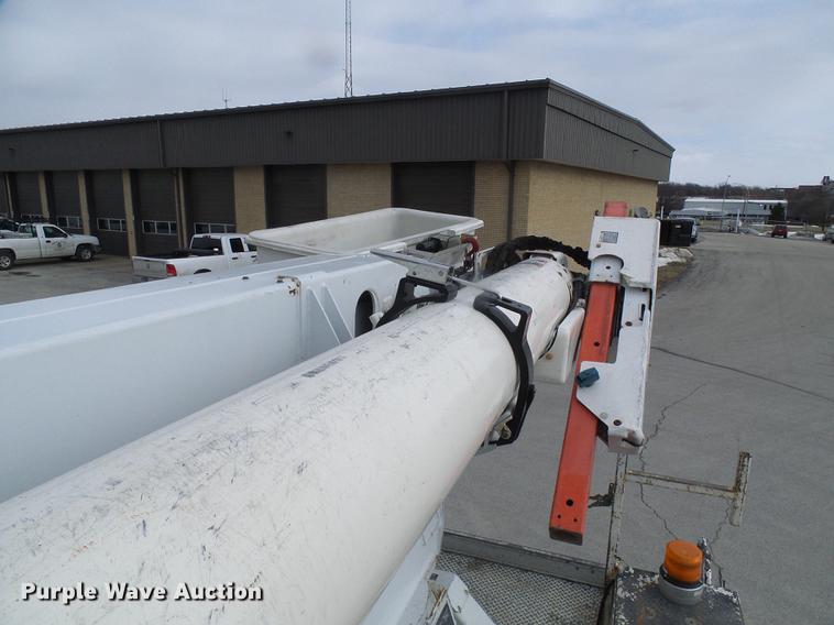 image for item DF7101 2003 Freightliner Business Class M2 bucket truck