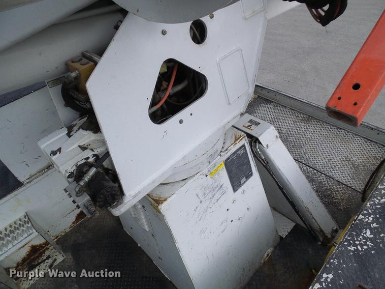 image for item DF7101 2003 Freightliner Business Class M2 bucket truck