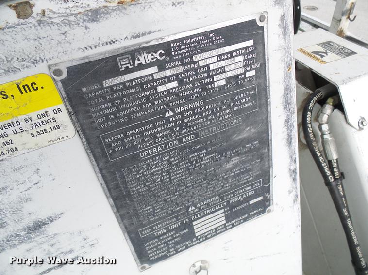 image for item DF7101 2003 Freightliner Business Class M2 bucket truck