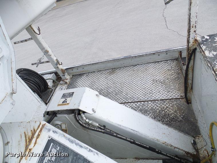 image for item DF7101 2003 Freightliner Business Class M2 bucket truck