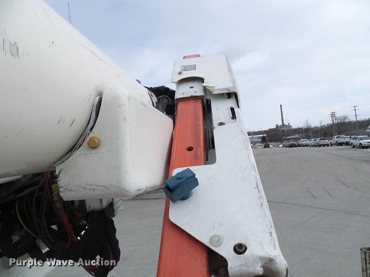 image for item DF7101 2003 Freightliner Business Class M2 bucket truck