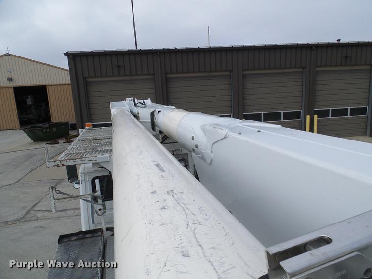 image for item DF7101 2003 Freightliner Business Class M2 bucket truck