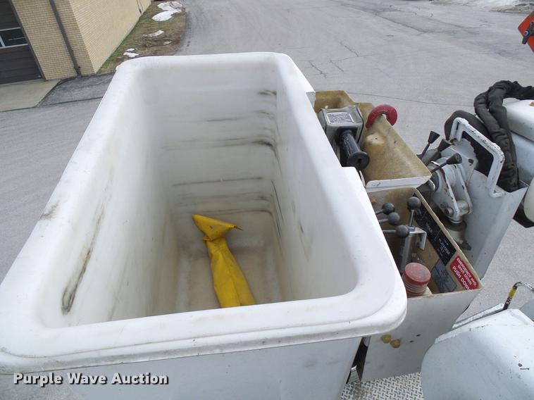 image for item DF7101 2003 Freightliner Business Class M2 bucket truck