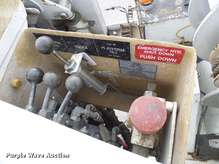 image for item DF7101 2003 Freightliner Business Class M2 bucket truck