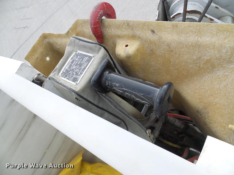 image for item DF7101 2003 Freightliner Business Class M2 bucket truck