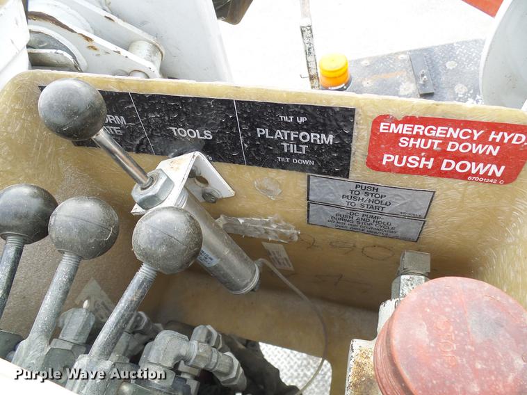 image for item DF7101 2003 Freightliner Business Class M2 bucket truck