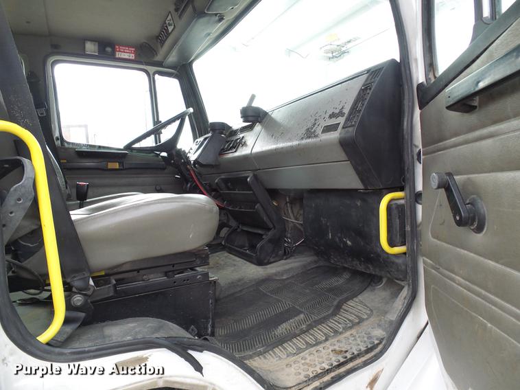 image for item DF7101 2003 Freightliner Business Class M2 bucket truck