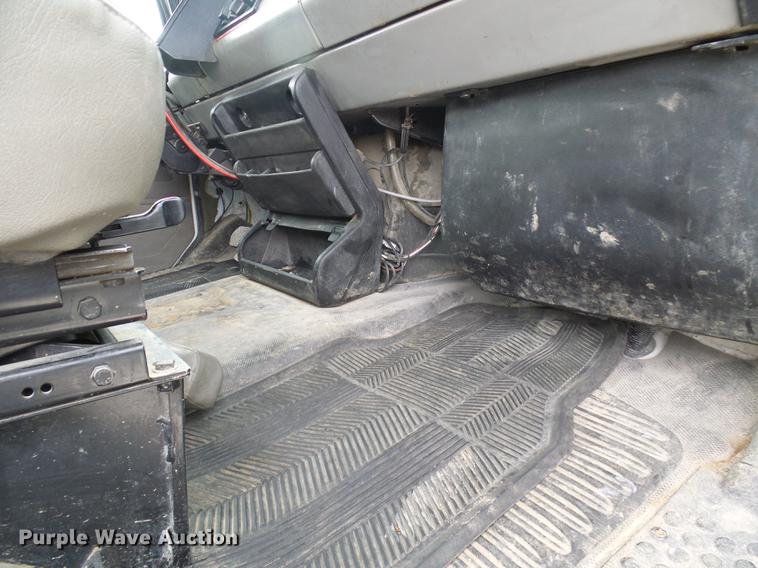 image for item DF7101 2003 Freightliner Business Class M2 bucket truck