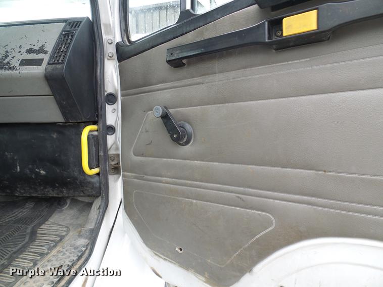 image for item DF7101 2003 Freightliner Business Class M2 bucket truck