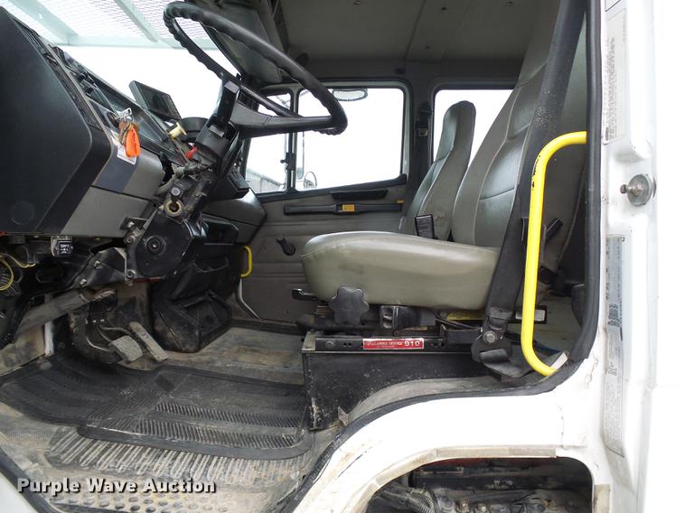 image for item DF7101 2003 Freightliner Business Class M2 bucket truck