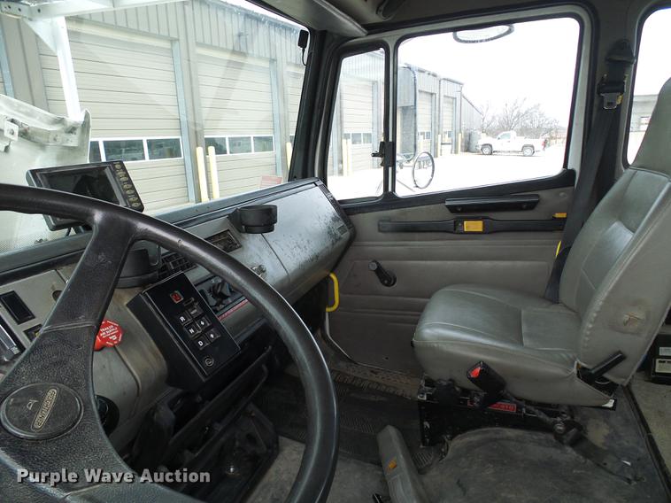 image for item DF7101 2003 Freightliner Business Class M2 bucket truck