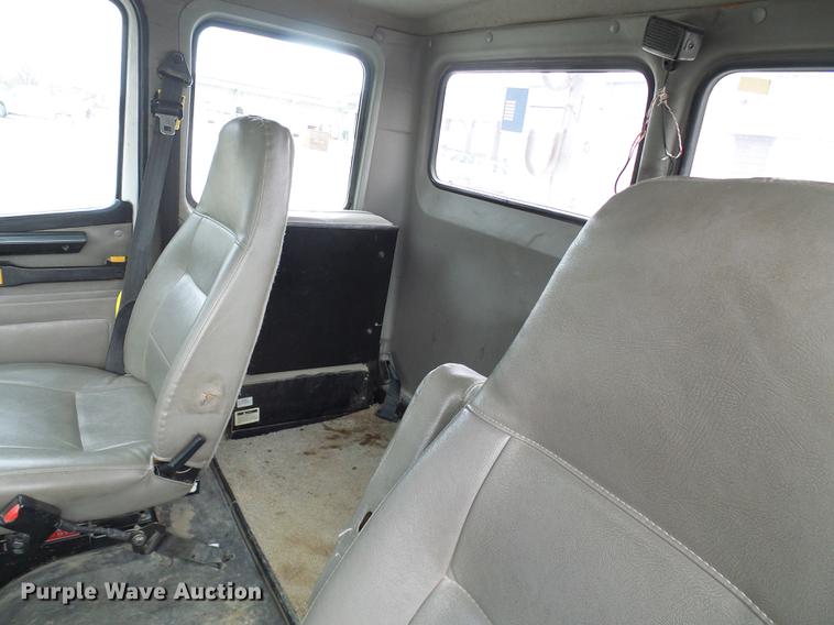 image for item DF7101 2003 Freightliner Business Class M2 bucket truck