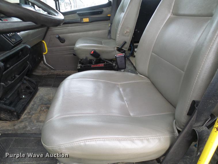 image for item DF7101 2003 Freightliner Business Class M2 bucket truck