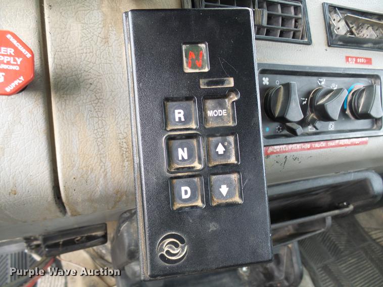 image for item DF7101 2003 Freightliner Business Class M2 bucket truck