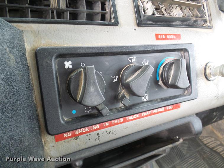 image for item DF7101 2003 Freightliner Business Class M2 bucket truck