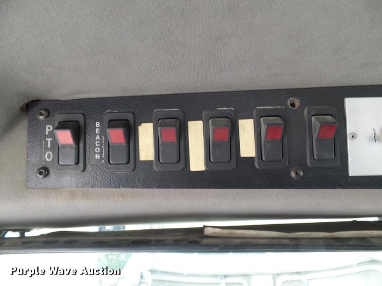 image for item DF7101 2003 Freightliner Business Class M2 bucket truck