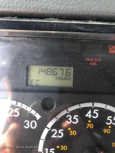 image for item DF7101 2003 Freightliner Business Class M2 bucket truck