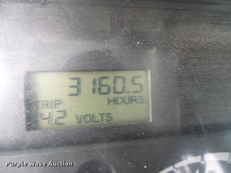 image for item DF7101 2003 Freightliner Business Class M2 bucket truck