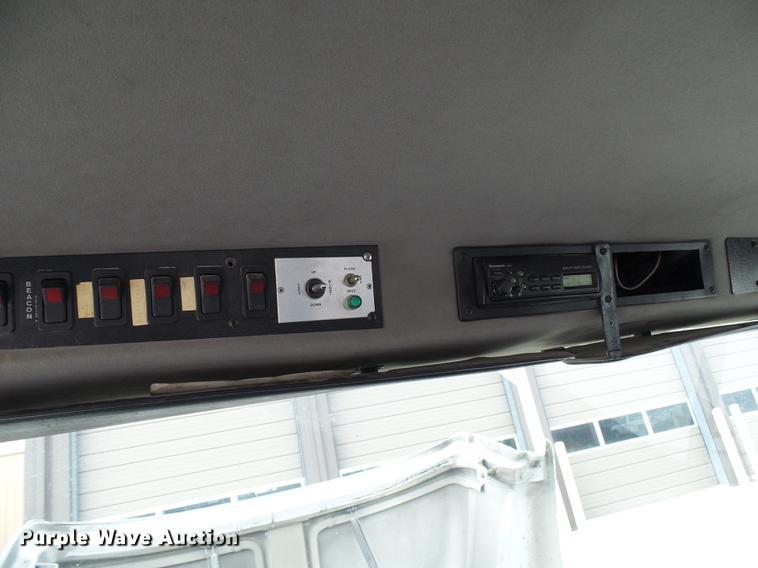 image for item DF7101 2003 Freightliner Business Class M2 bucket truck