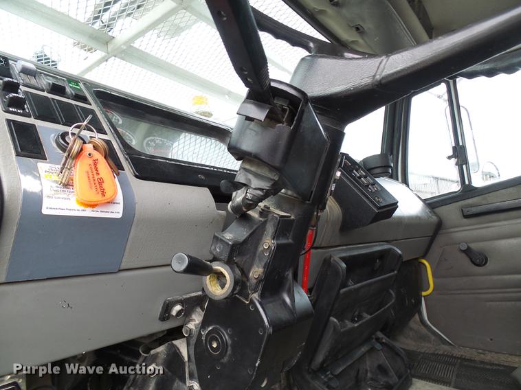 image for item DF7101 2003 Freightliner Business Class M2 bucket truck