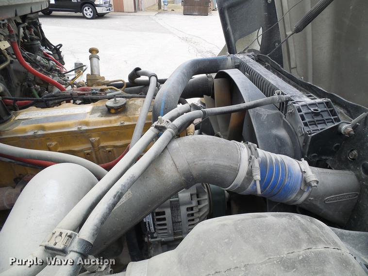 image for item DF7101 2003 Freightliner Business Class M2 bucket truck