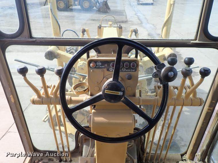 image for item DF8707 1980 Caterpillar 120G motor grader