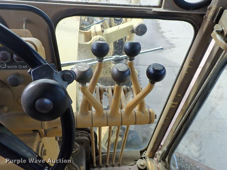 image for item DF8707 1980 Caterpillar 120G motor grader