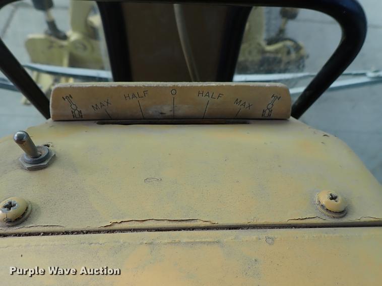 image for item DF8707 1980 Caterpillar 120G motor grader