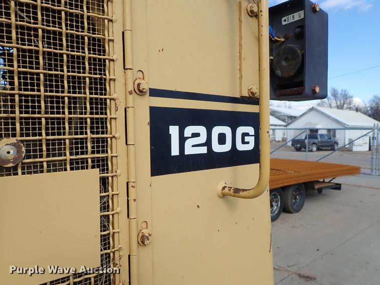 image for item DF8707 1980 Caterpillar 120G motor grader