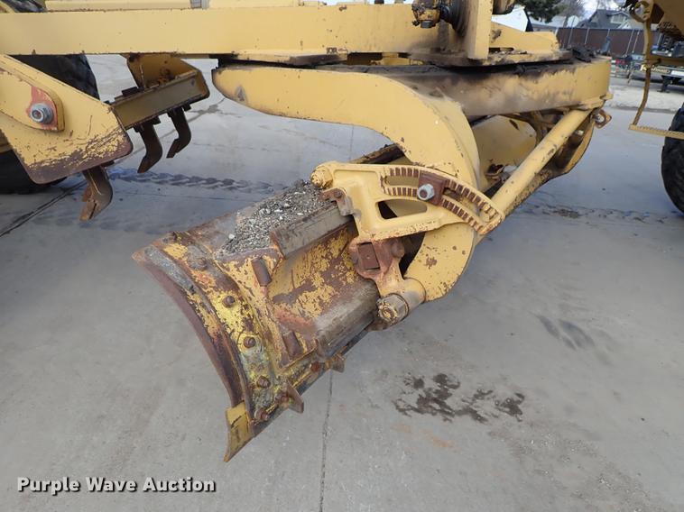 image for item DF8707 1980 Caterpillar 120G motor grader