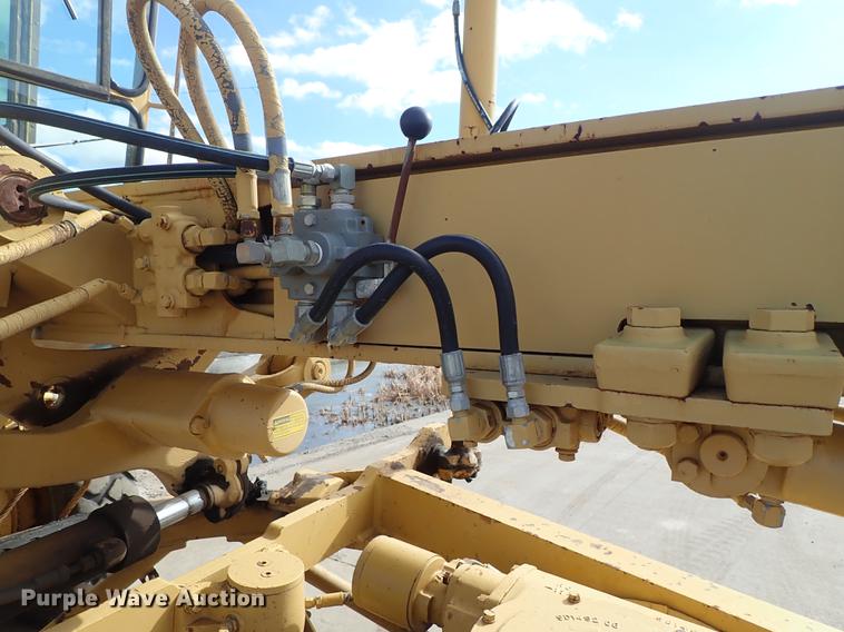 image for item DF8707 1980 Caterpillar 120G motor grader