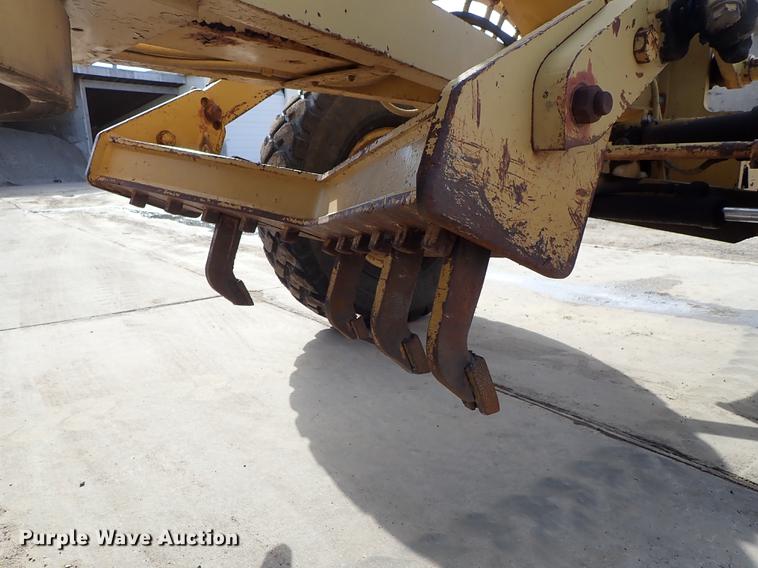 image for item DF8707 1980 Caterpillar 120G motor grader