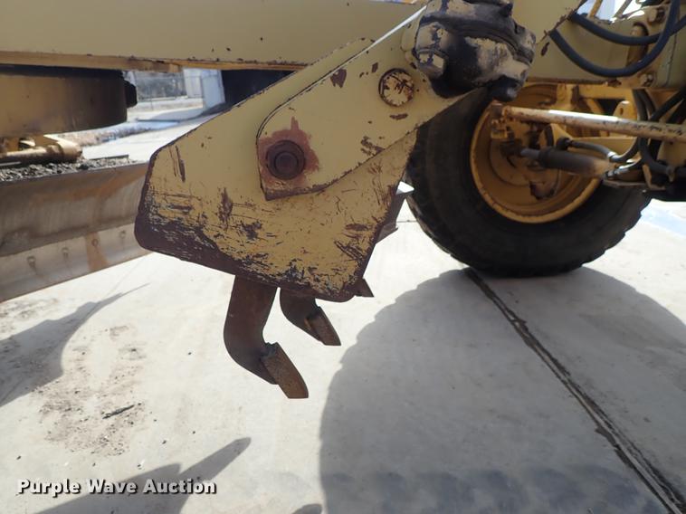 image for item DF8707 1980 Caterpillar 120G motor grader