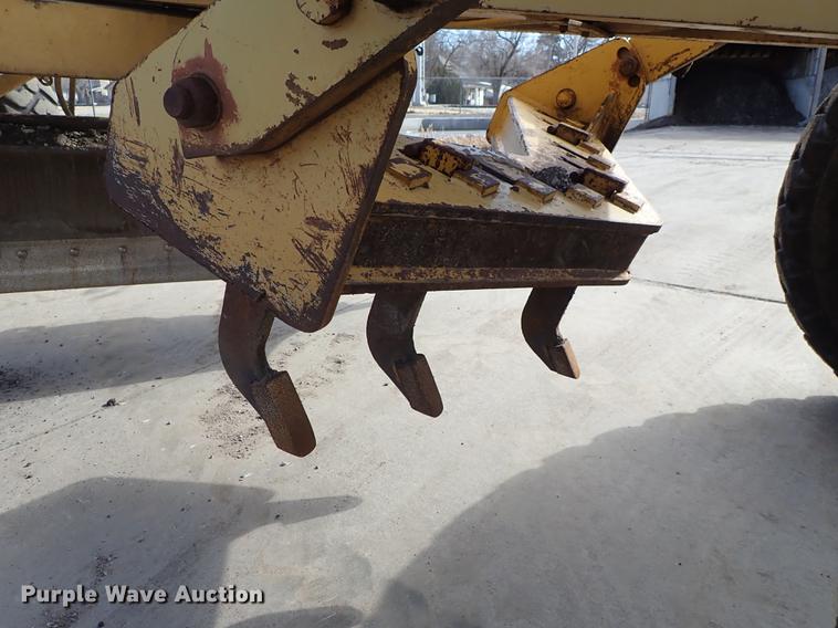 image for item DF8707 1980 Caterpillar 120G motor grader